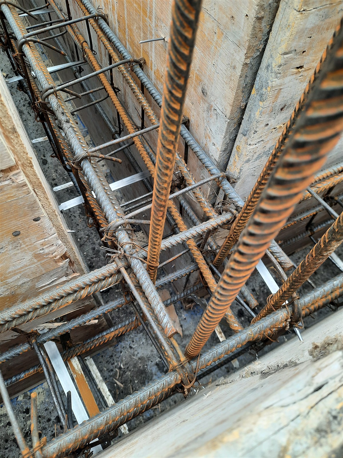 Detaliu de armătură înainte de turnarea betonului