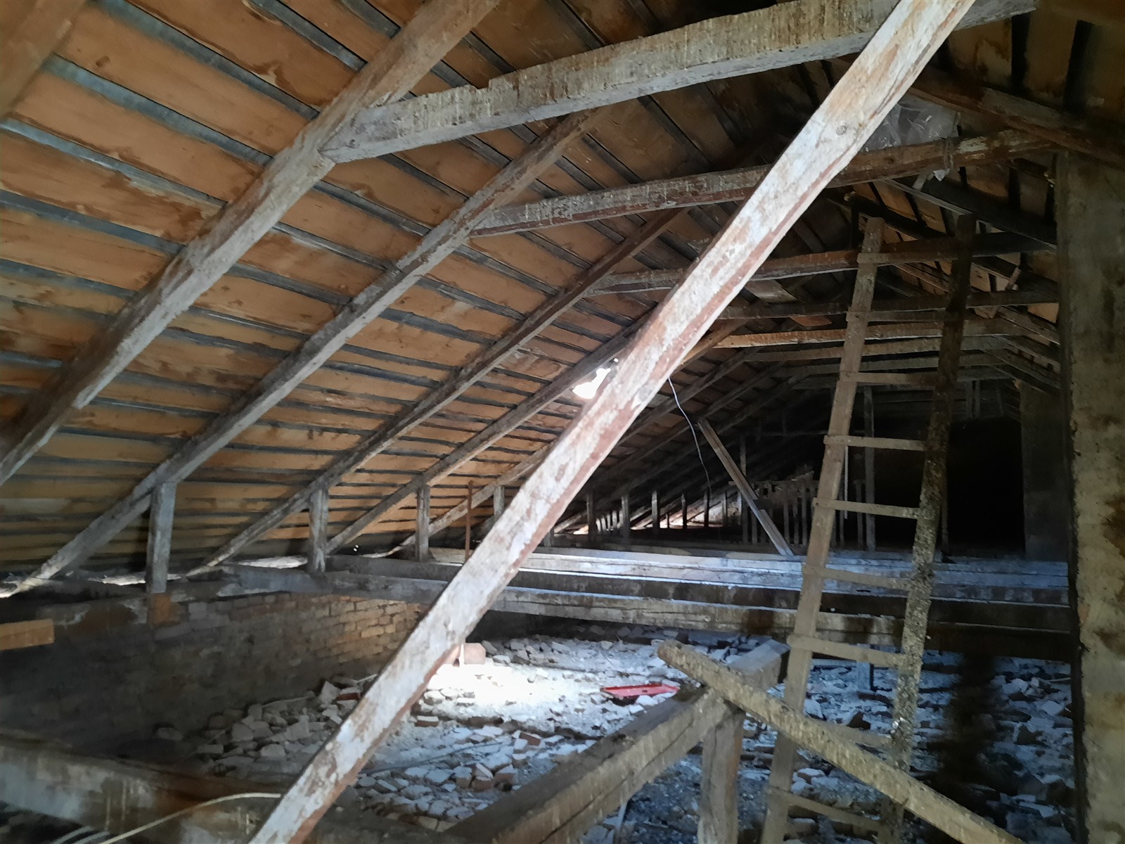Șarpantă văzută din interior