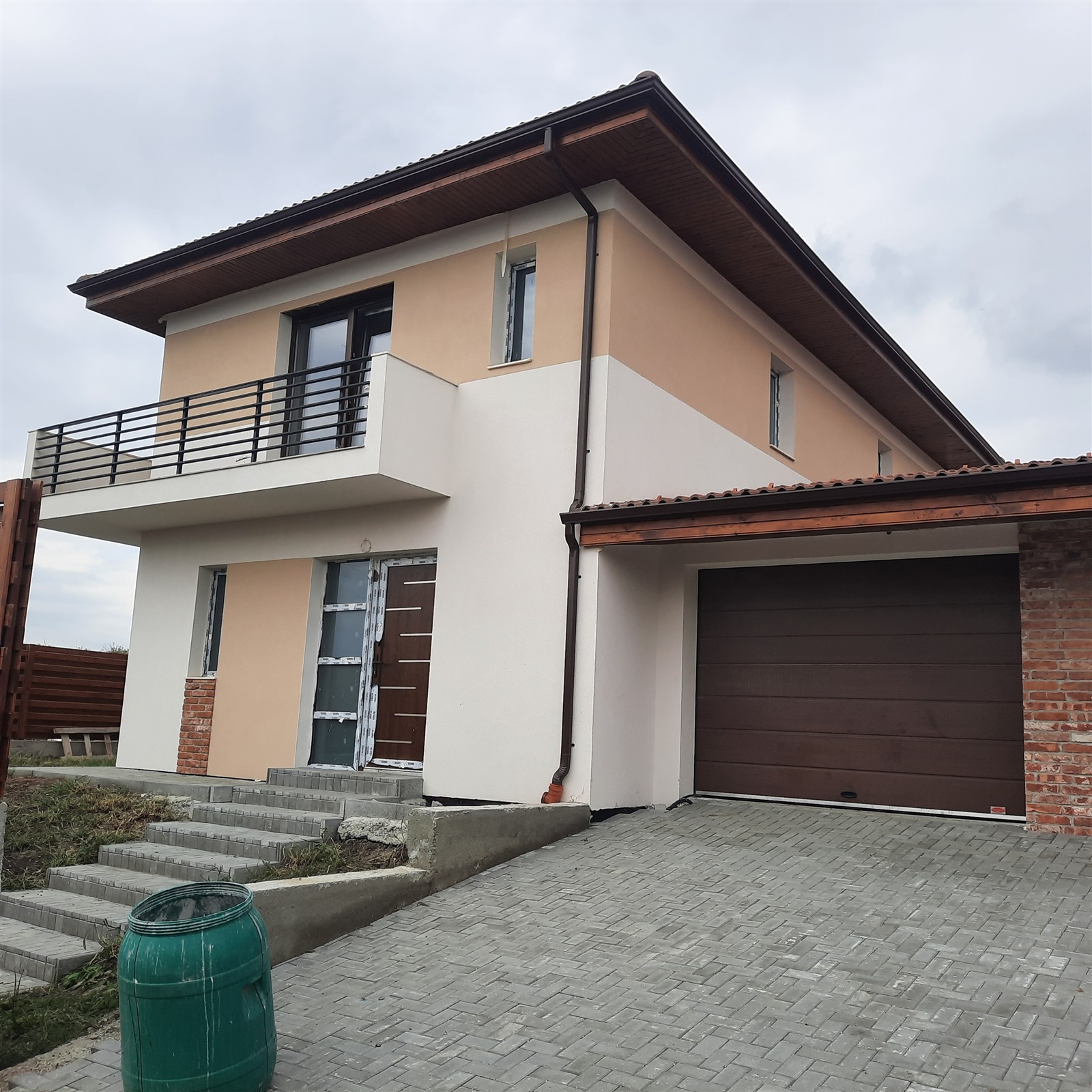 Balcon și fațadă